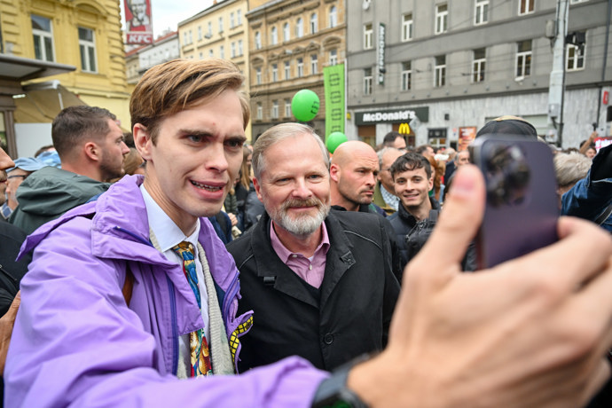 FOTO: Petr Fiala a youtuber Jan Špaček si sundali brýle. – stránka 97