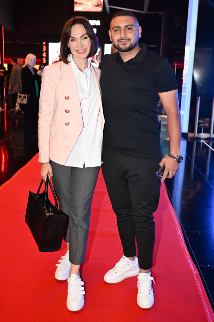 FOTO: Kamila Nývltová s partnerem na premiéře filmu Jedna bitva za druhou. – stránka 7