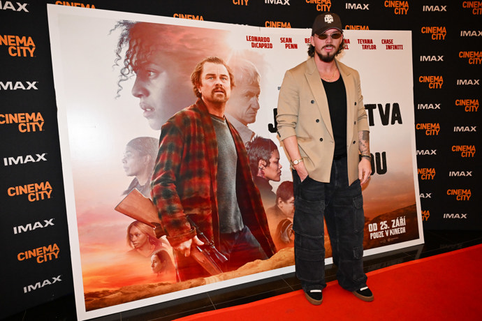 FOTO: Matyáš Hložek na premiéře filmu Jedna bitva za druhou. – stránka 3