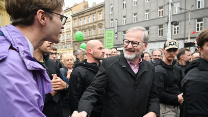 FOTO: Petr Fiala se zdraví s youtuberem Janem Špačkem.