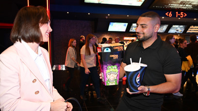 FOTO: Kamila Nývltová a partnerem na premiéře filmu Jedna bitva za druhou.