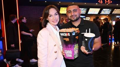 FOTO: Kamila Nývltová s partnerem na premiéře filmu Jedna bitva za druhou.