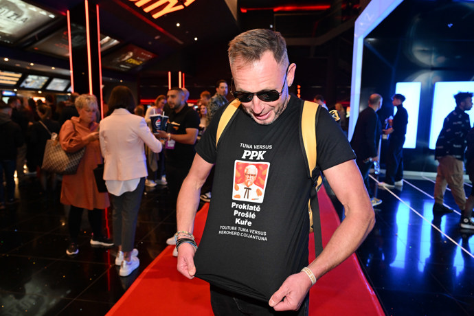 FOTO: Jan Tuna na premiéře filmu Jedna bitva za druhou. – stránka 3