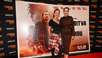FOTO: Bára Jánová s Karolínou Krézlovou na premiéře filmu Jedna bitva za druhou.