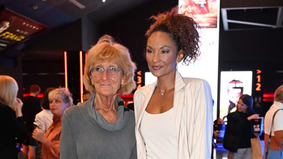 FOTO: Lejla Abbasová vzala na premiéru svou maminku.