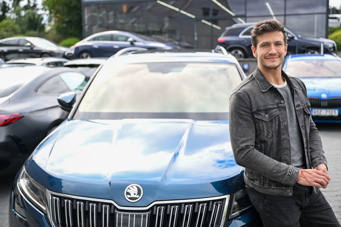 FOTO: Jan Solfronk vypadal velmi spokojeně s výběrem nového auta. – stránka 15