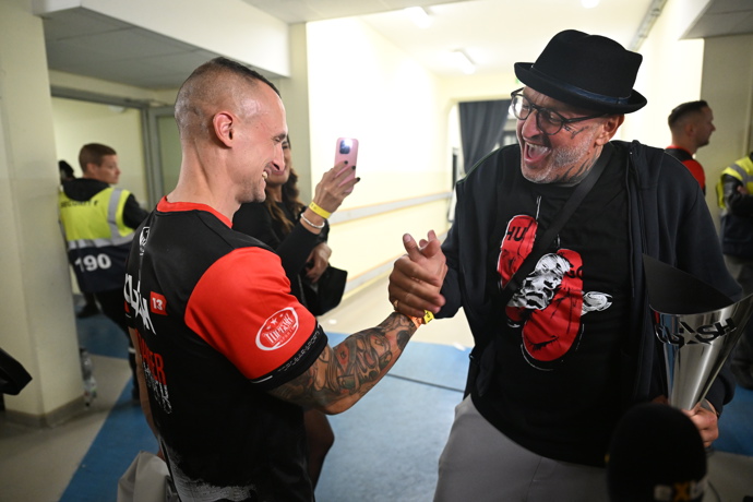 FOTO: Jakub Mohamed Ali s trenéry soupeře Martina Kociána. – stránka 7