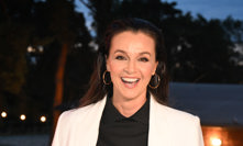 Vysmátá Iva Kubelková.