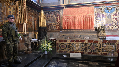 FOTO: Korunovační klenoty jsou opět vystaveny.