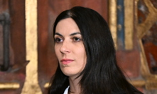 Markéta Pekarová Adamová u korunovačních klenotů.