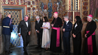 FOTO: Nejvyšší ústavní činitelé odemykají korunovační klenoty.