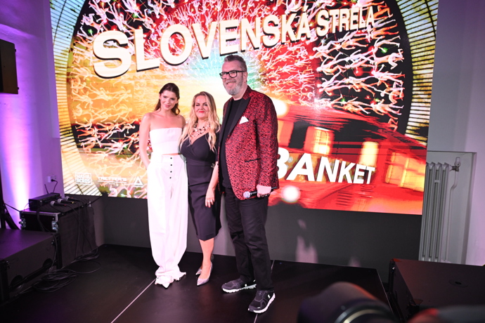 FOTO: Richard Müller se svou dcerou a ženou. – stránka 5