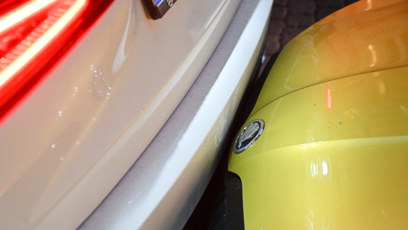 FOTO: Andrea Verešová málem odřela auto.