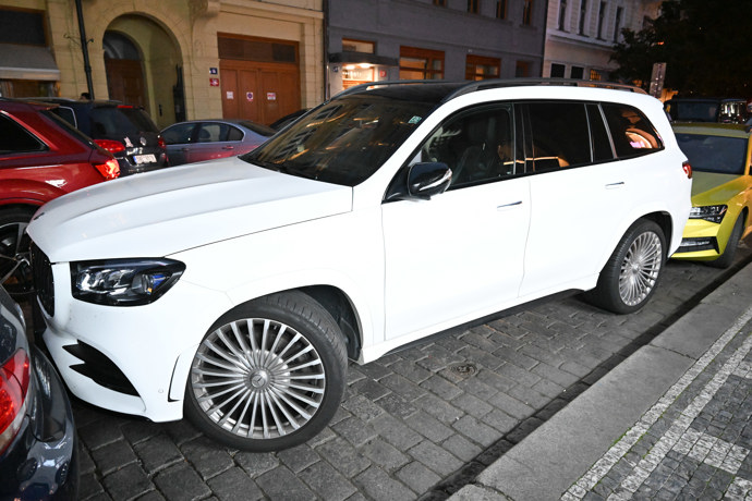 FOTO: Andrea Verešová se snažila zaparkovat své SUV. – stránka 13