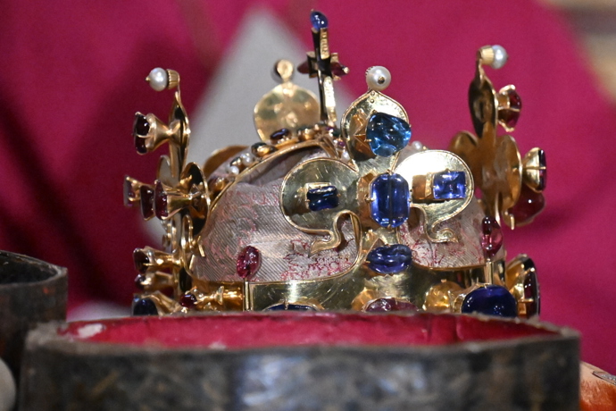 FOTO: Koruna. – stránka 10