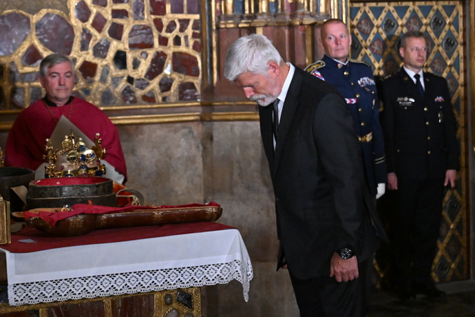 FOTO: Petr Pavel u korunovačních klenotů. – stránka 7