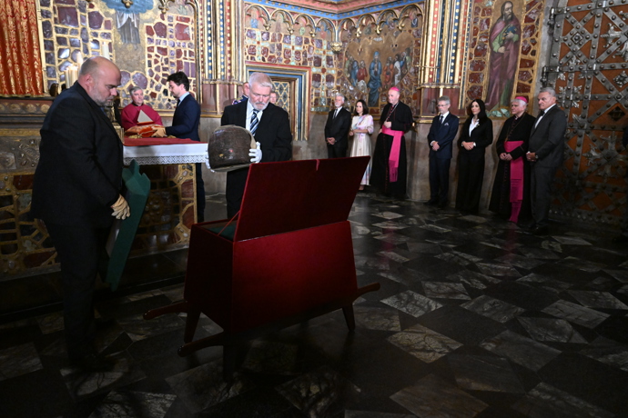 FOTO: Odemykání korunovačních klenotů. – stránka 4