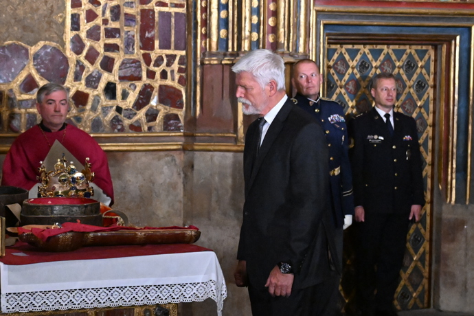 FOTO: Petr Pavel u korunovačních klenotů. – stránka 1