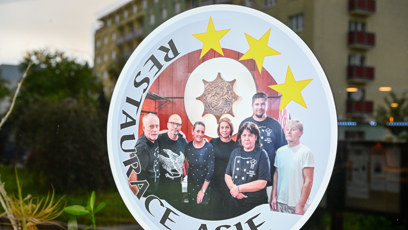 FOTO: Nálepka, kterou dostal jako dárek i Zdeněk Pohlreich.