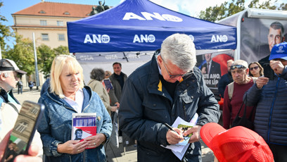 FOTO: Karel Havlíček se setkal se svými příznivci.