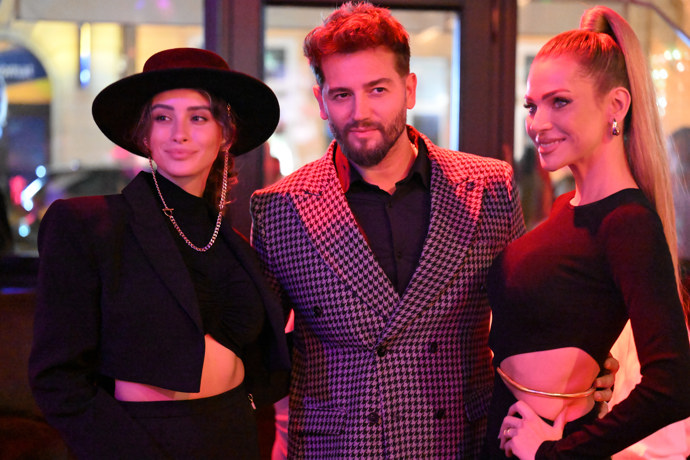 FOTO: Daniela Zálešáková, Jan Kopečný a Andrea Verešová. – stránka 2