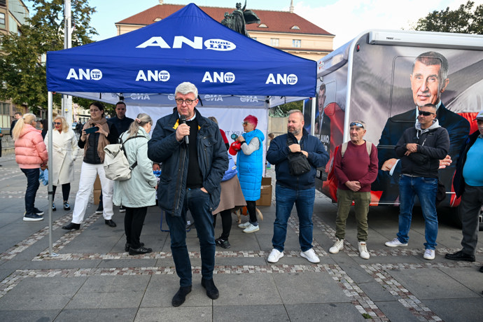 FOTO: Karel Havlíček na dnešním setkání ANO. – stránka 15