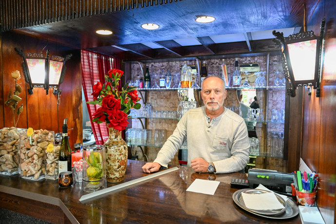 FOTO: Provozovatel restaurace. – stránka 37