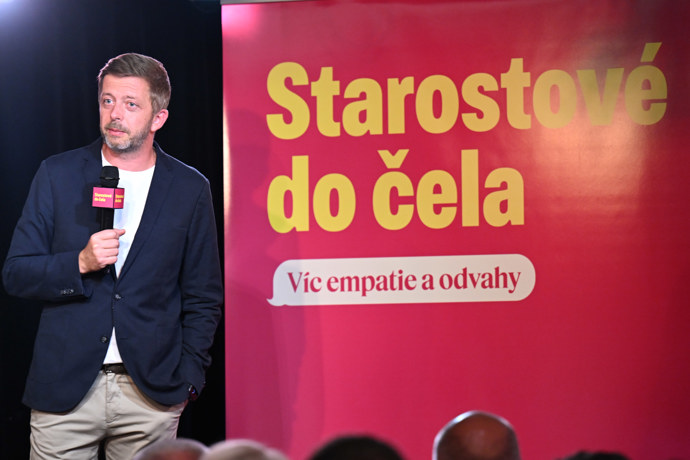 FOTO: Vít Rakušan vede Starosty do sněmovny. – stránka 9