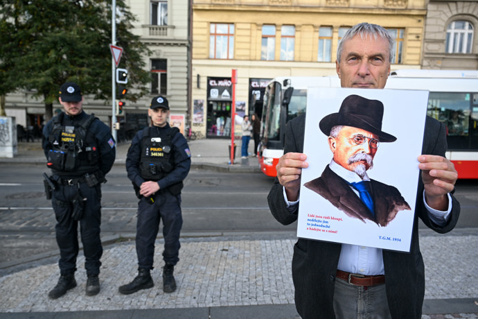 FOTO: Setkání bylo plné bannerů. – stránka 10