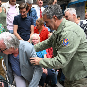 Lábus seděl, kde neměl.