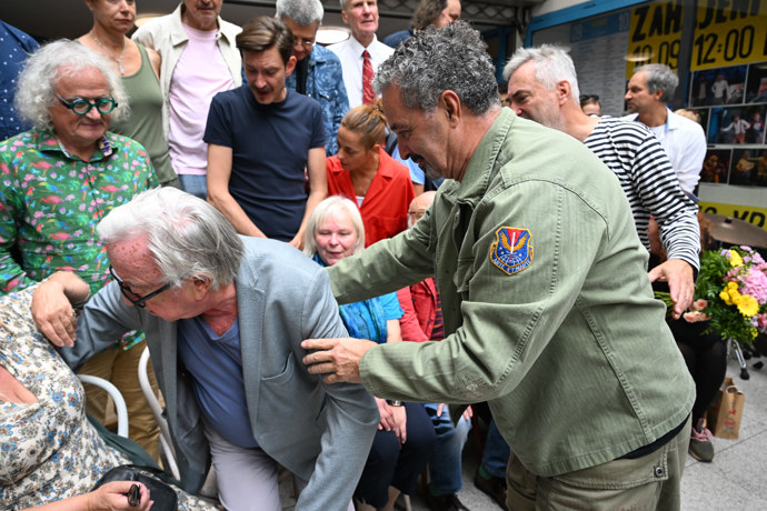FOTO: Lábus seděl, kde neměl. – stránka 11