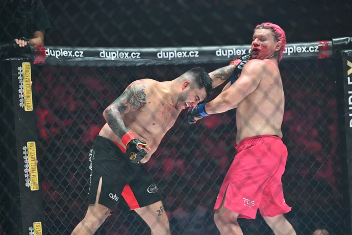 FOTO: Vítěze určili až sudí na body. – stránka 1