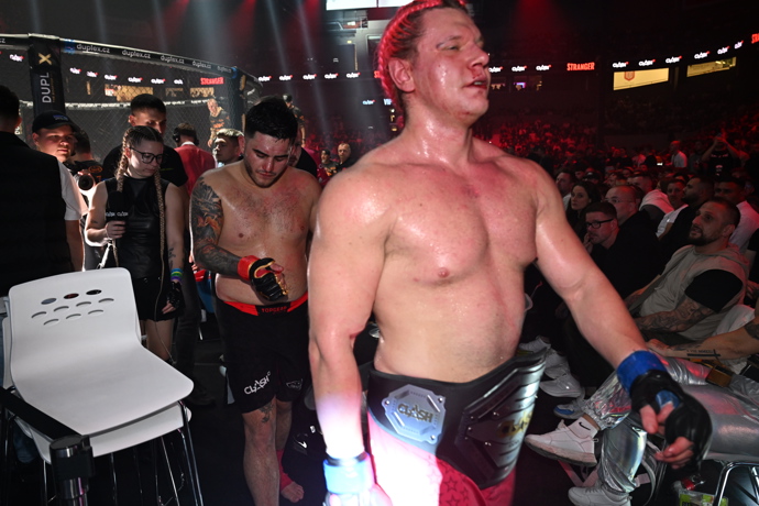FOTO: Nathan odešel ze souboje jako vítěz. – stránka 15