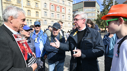 FOTO: Dnešní setkání ANO na Palackém náměstí.