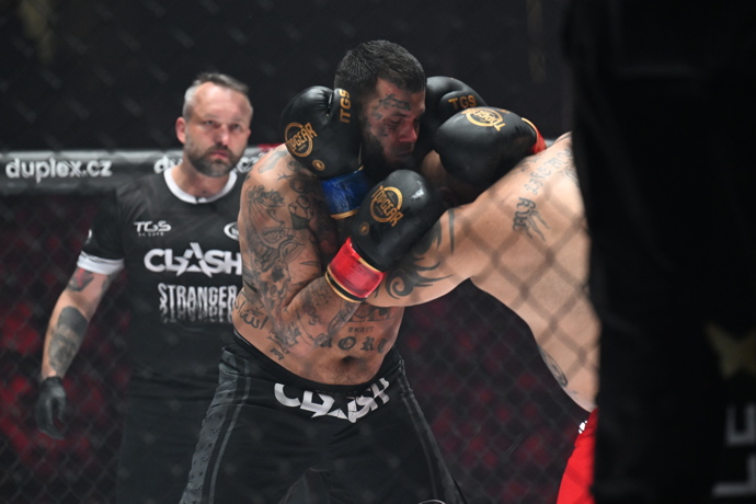 FOTO: Leo Beránek během zápasu. – stránka 15