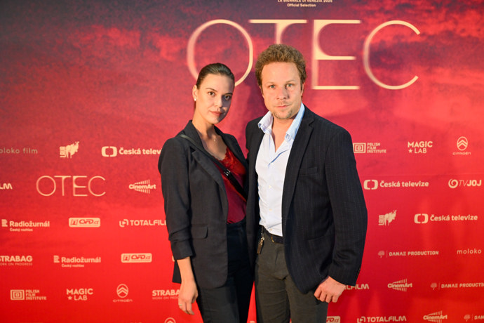 FOTO: Jan Onder se svou novou láskou. – stránka 1