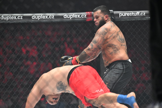 FOTO: Leo Beránek během zápasu. – stránka 9