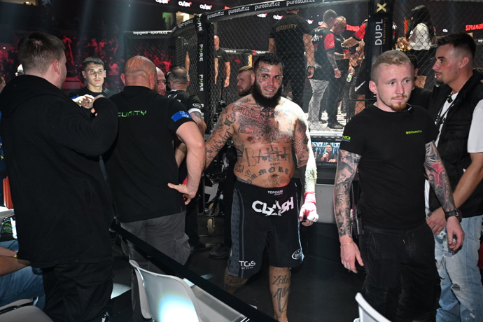 FOTO: Leo Beránek byl po zápase vysmátý. – stránka 16