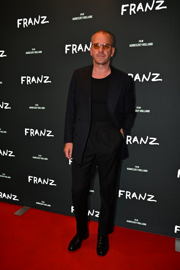 FOTO: Herec Stanislav Majer na premiéře filmu Franz. – stránka 22