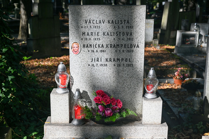 FOTO: Hrob Jiřího Krampola – stránka 45