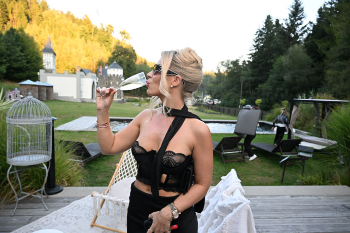 FOTO: Dominika Myslivcová si narozeniny velmi užívala. – stránka 14