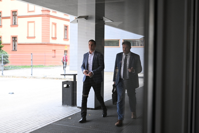 FOTO: Soud Jaromíra Soukupa a Miroslava Dopity. – stránka 34