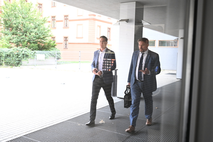 FOTO: Soud Jaromíra Soukupa a Miroslava Dopity. – stránka 32