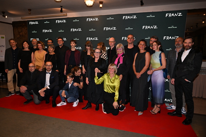 FOTO: Emma Smetana v novém filmu září. – stránka 11