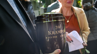 FOTO: Urna Jiřího Krampola