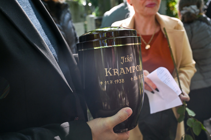 FOTO: Urna Jiřího Krampola – stránka 11