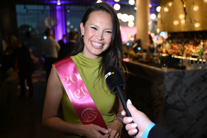 FOTO: Monika Leová je velmi spokojená. – stránka 10