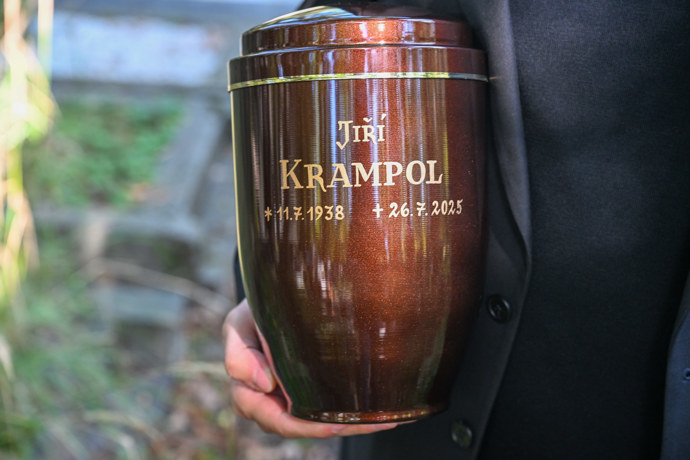 FOTO: Urna Jiřího Krampola – stránka 7