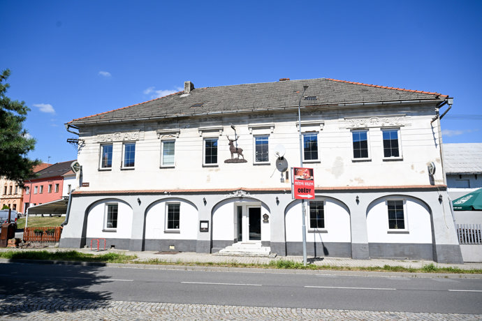 FOTO: Restaurace U Jelena má momentálně jiného majitele. – stránka 109