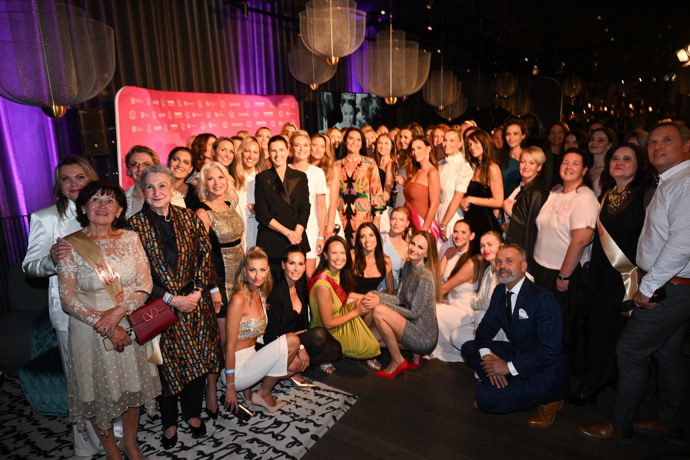 FOTO: Michaela Bakala se svým týmem České Miss. – stránka 1